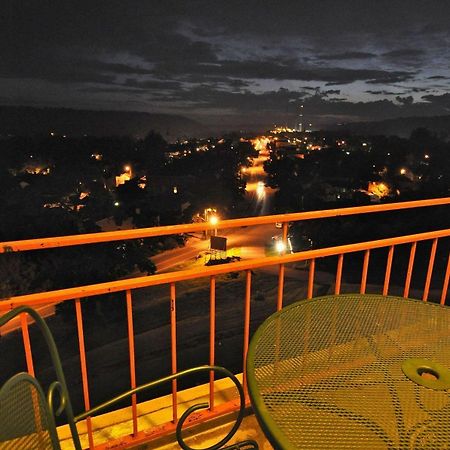 Hillside Inn ماديسون المطعم الصورة